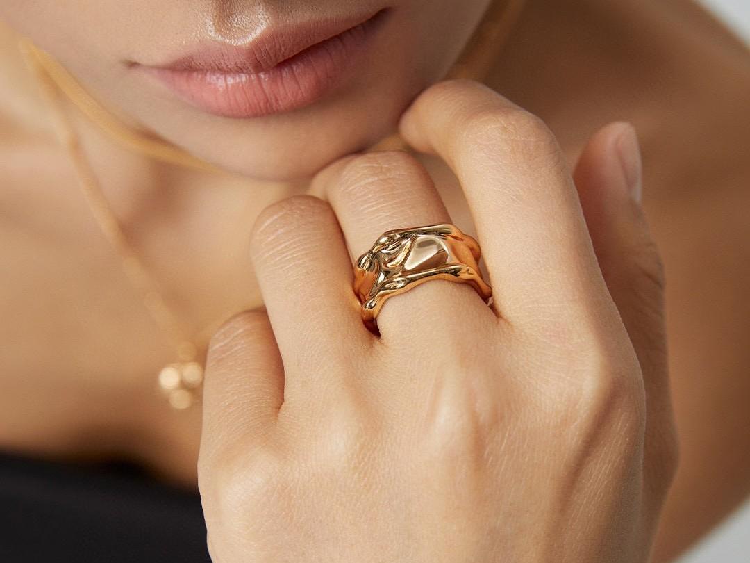Wavy Silver Band Ring
