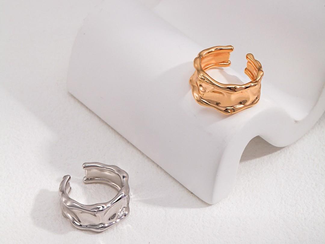 Wavy Silver Band Ring