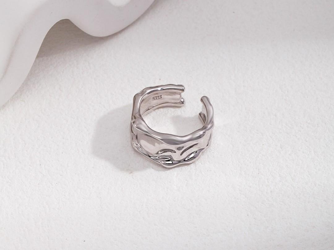 Wavy Silver Band Ring