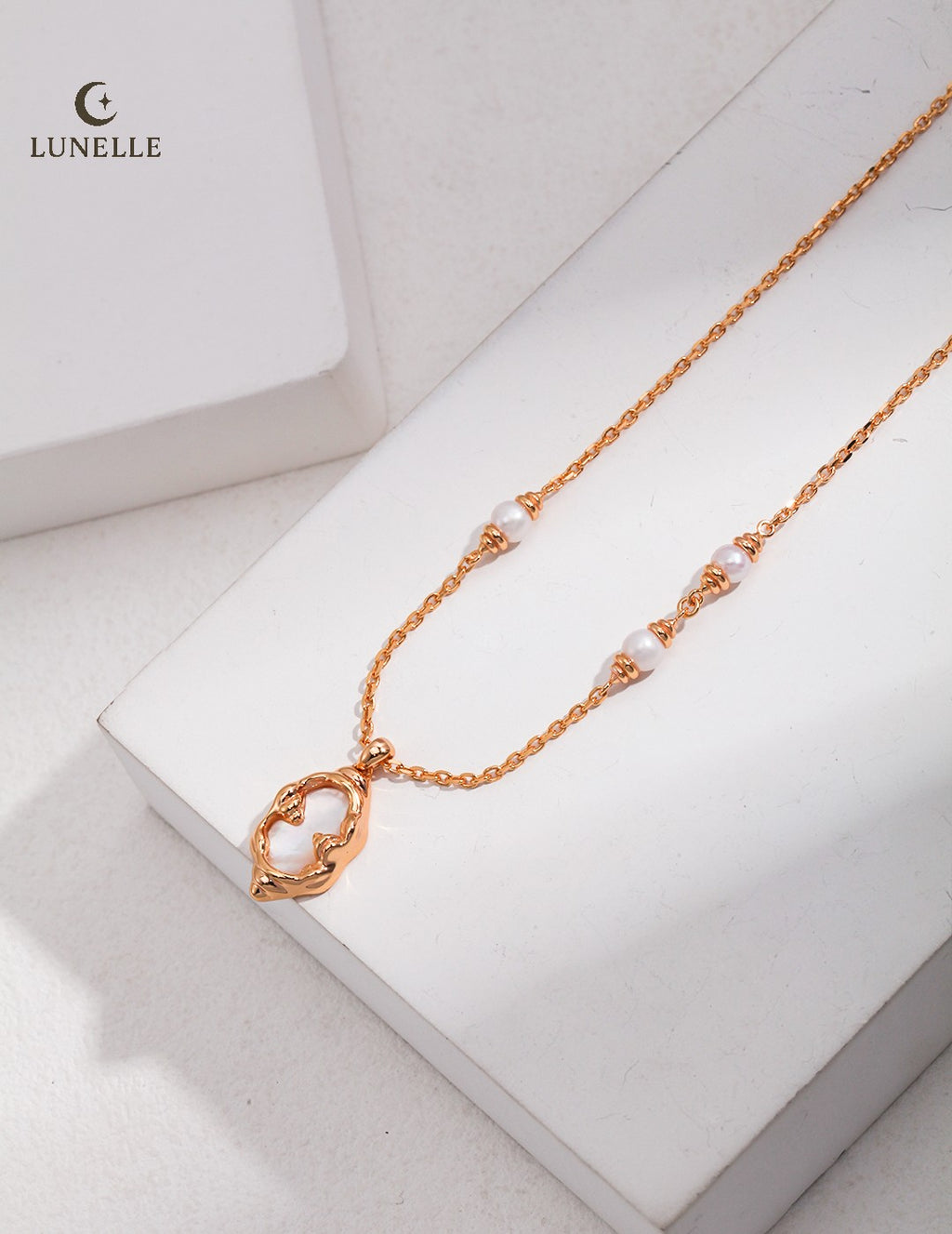 Molten Shell Pearl Necklace