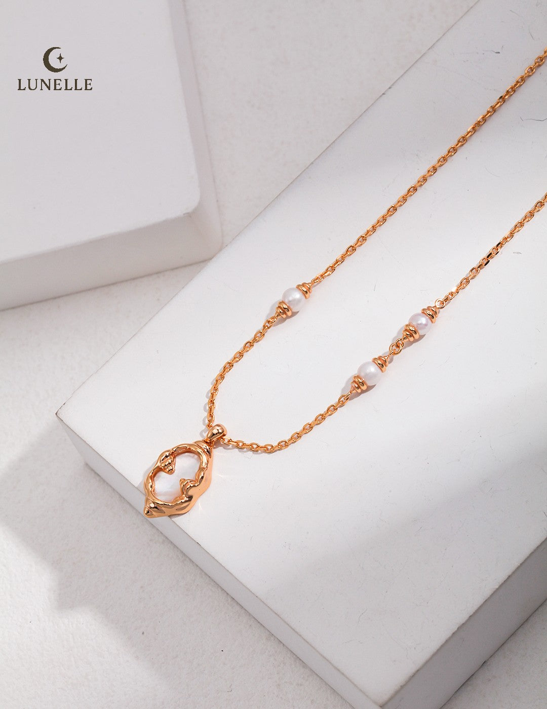 Molten Shell Pearl Necklace