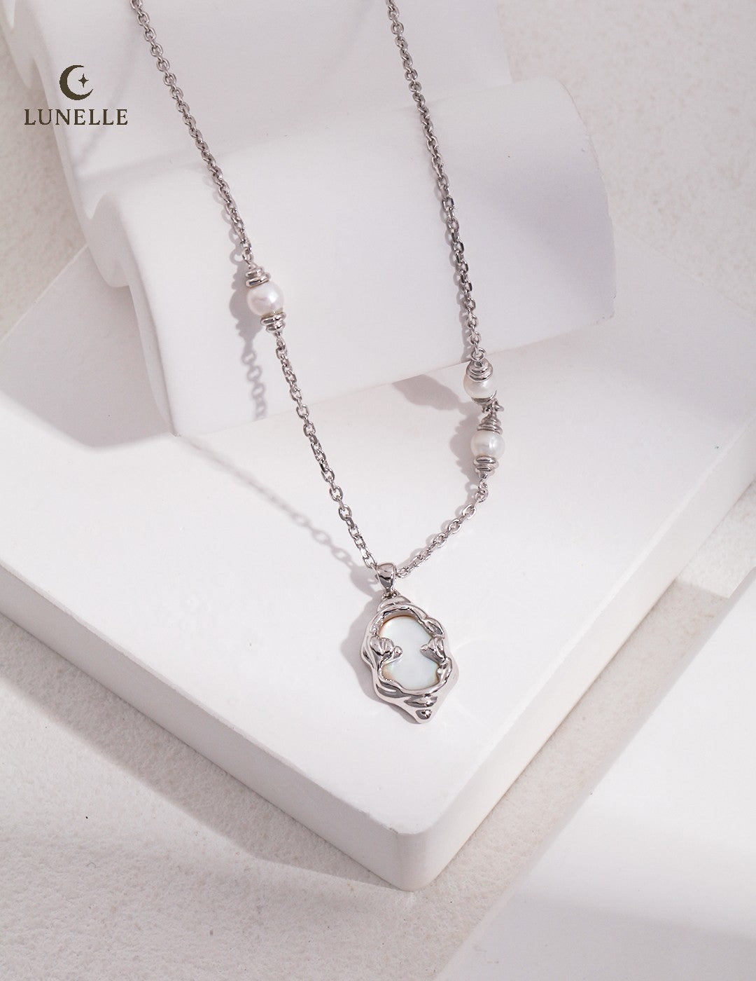 Molten Shell Pearl Necklace