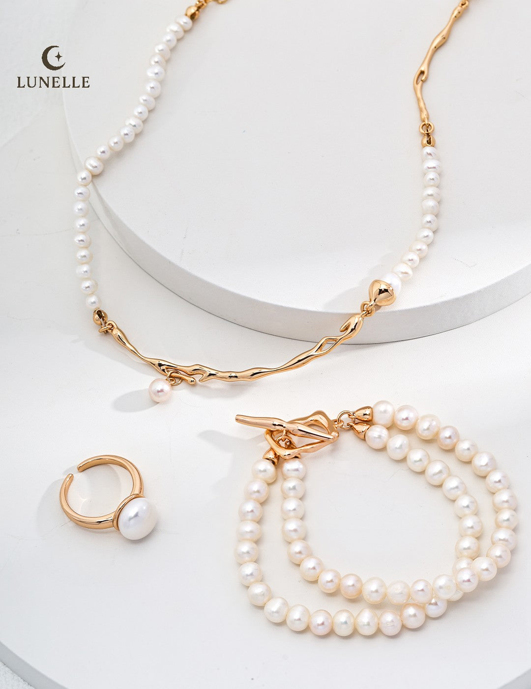 Lustre Pearl Line Bracelet