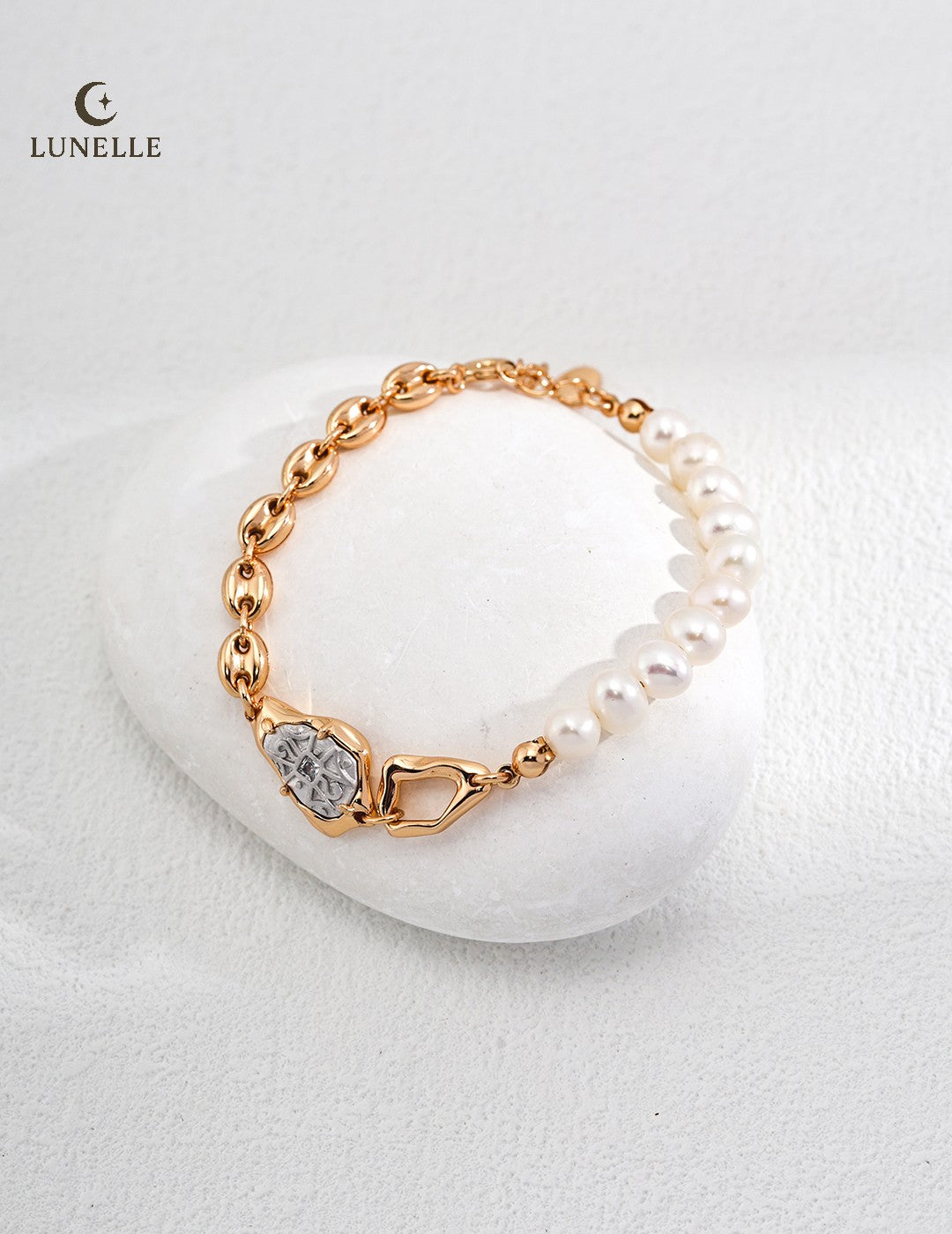 Gilded Link Pearl Bracelet
