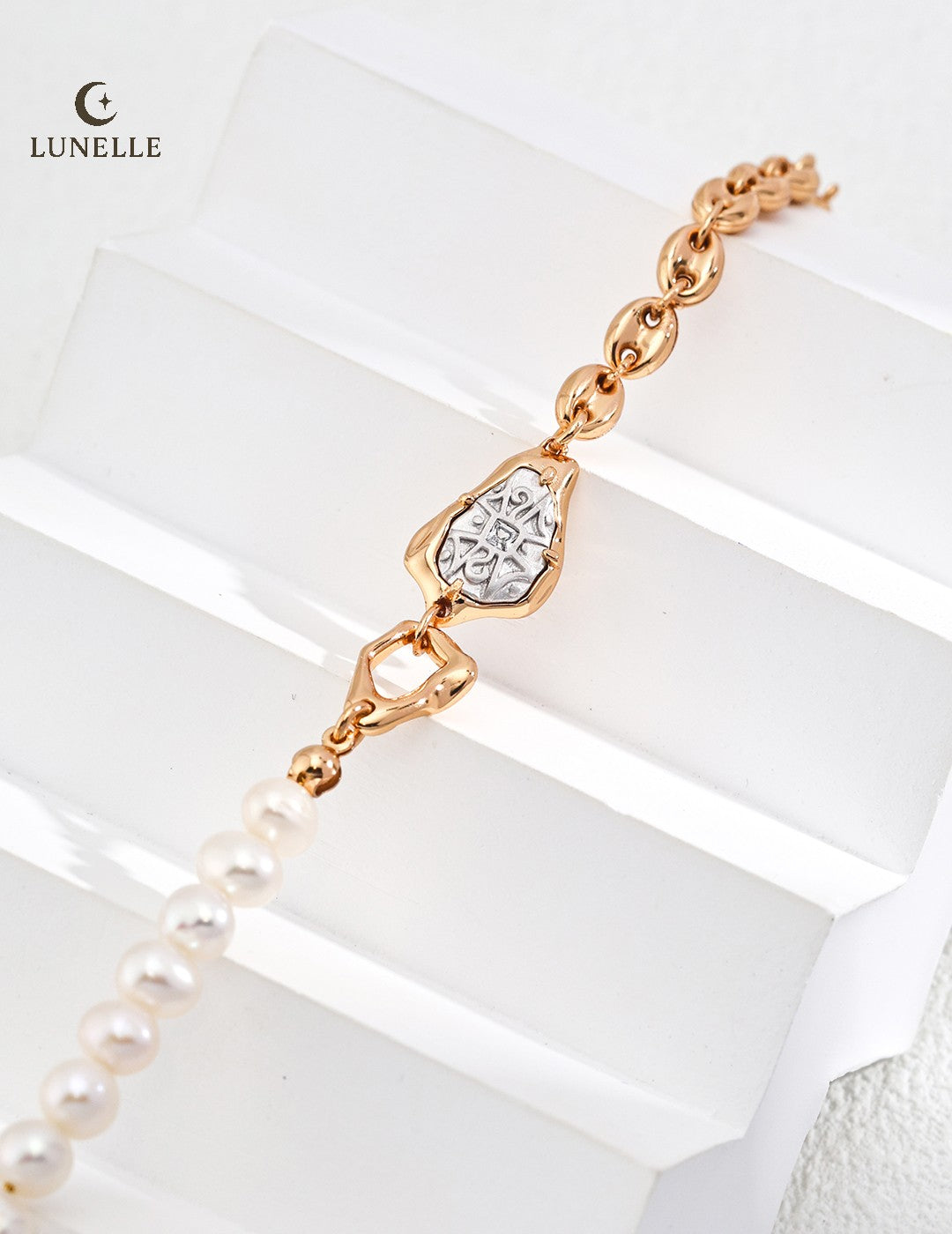 Gilded Link Pearl Bracelet