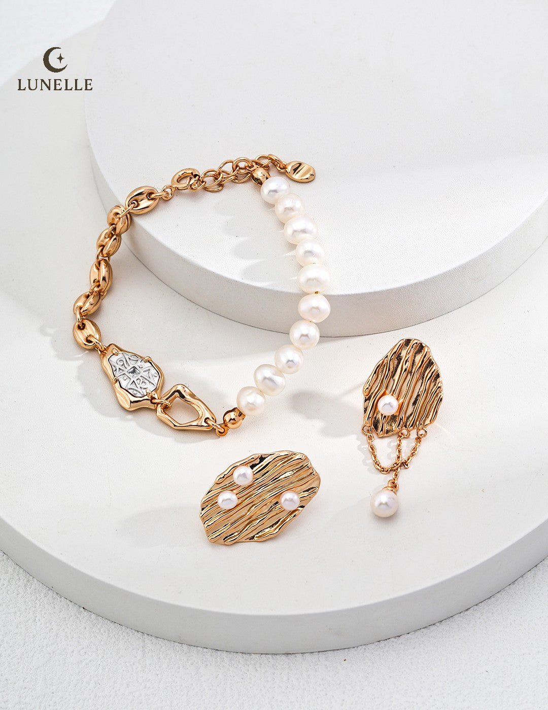 Gilded Link Pearl Bracelet