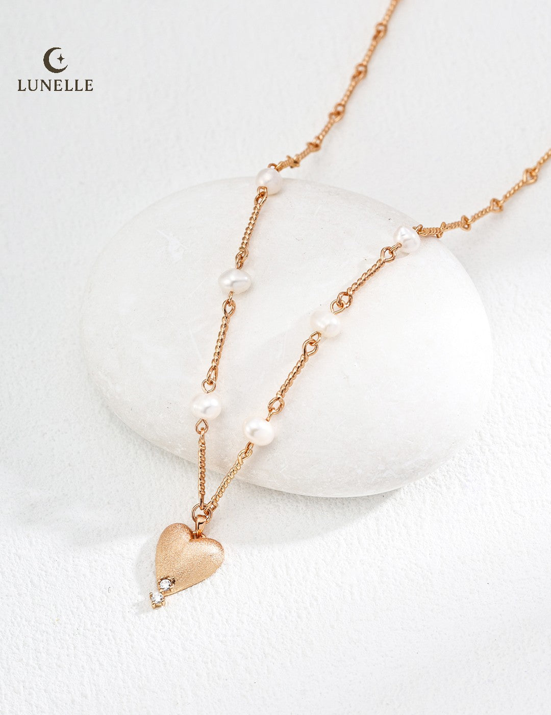 Matte Heart Pearl Necklace in Vintage Gold