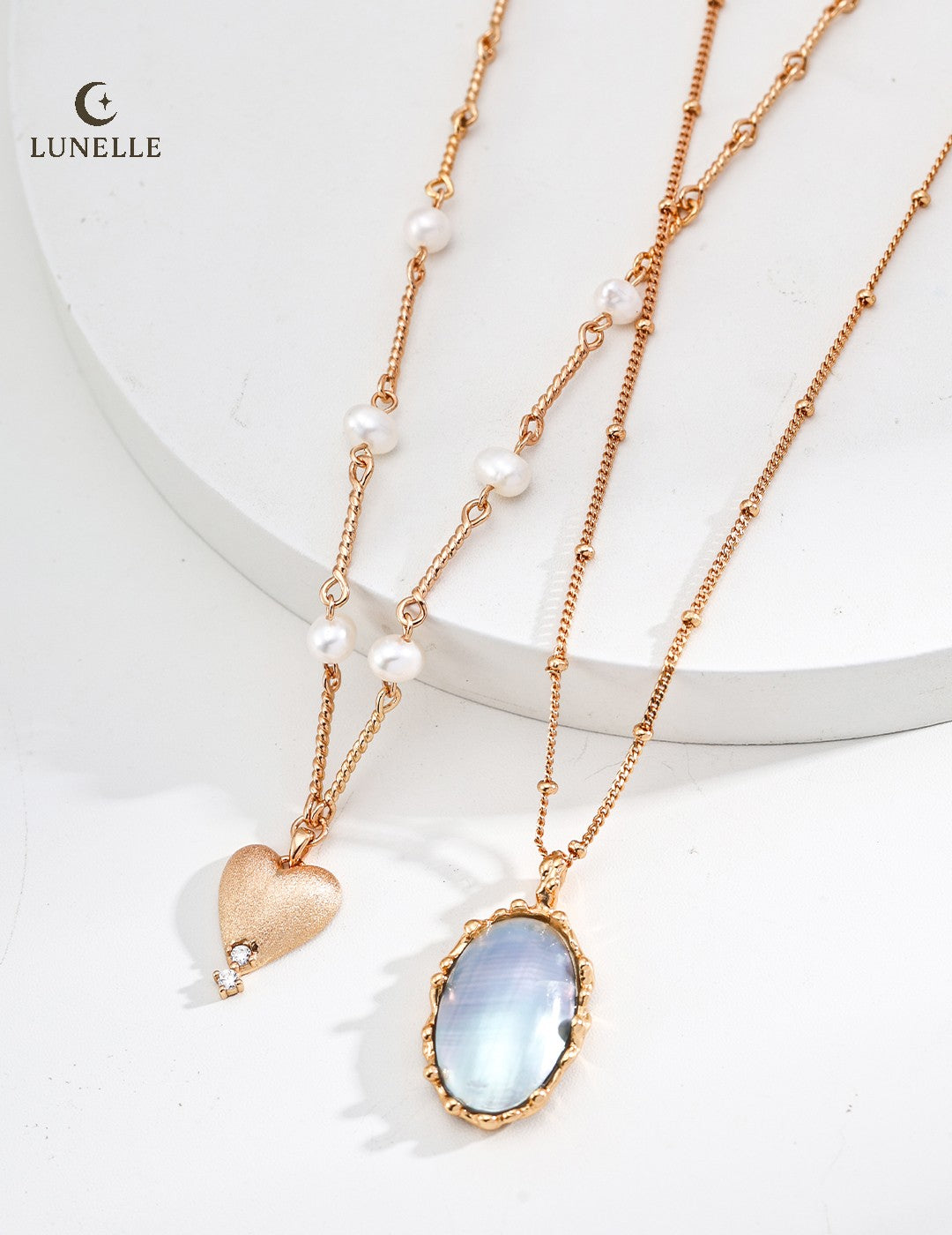 Matte Heart Pearl Necklace in Vintage Gold